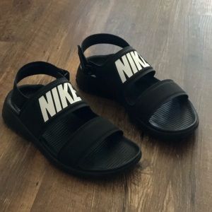 Nike Tanjun sandals